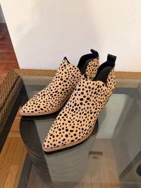Dolce Vita Women's Leopard Print Pointed Toe Ankle Boots in Beige and Black